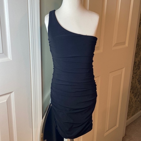 Un Deux Trois Bodycon Black One Shoulder Girls Dress STRETCHY- Like New - Picture 1 of 8